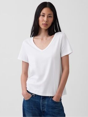 NWOT Gap Organically Grown Cotton Classic White V-Neck Tee